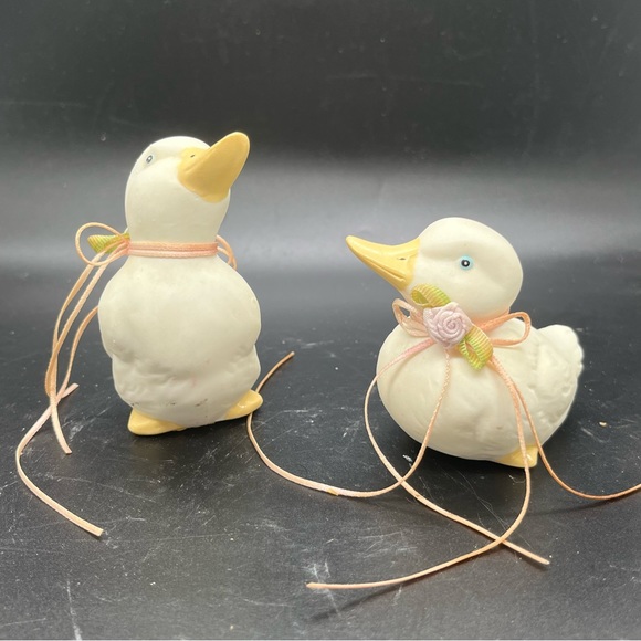 Vintage DEPT56  Duckling With A Pink Ribbon  Figurine - Porcelain   Retired Set - Picture 13 of 13